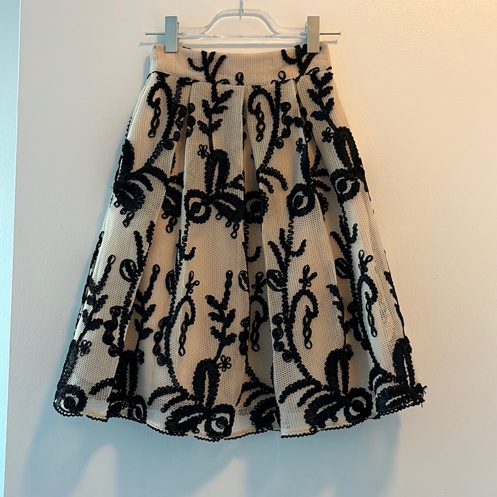 dRA also Angeles via anthropologie cream skater skirt with black textured detail